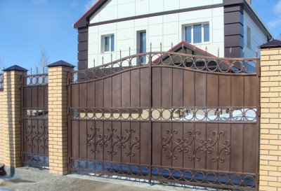 Кованые ворота с полимерным покрытием